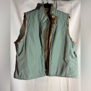 Koret Woman vest - green with faux fur lining - 22W